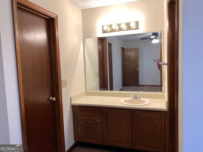 Building Photo - 1107 Booth Ct SW