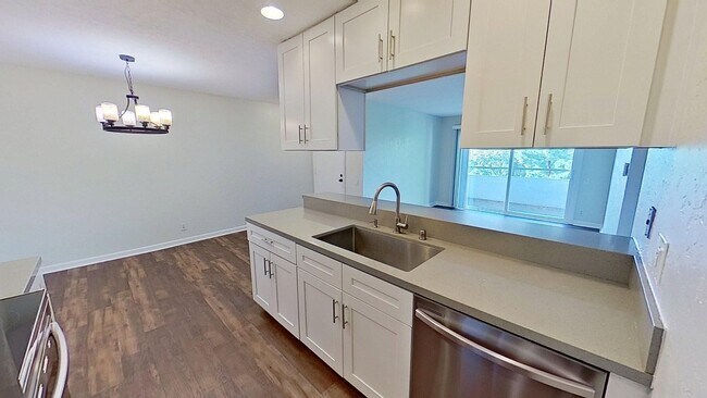 Building Photo - 21941 Rimhurst Dr