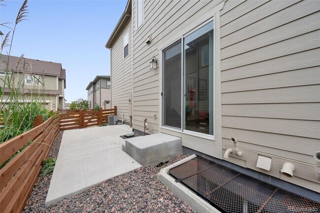 Building Photo - 1094 Anker Dr