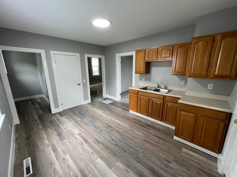 Kitchen - 962 Johnson St