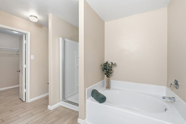 Building Photo - 1001 Strawberry Ridge Dr