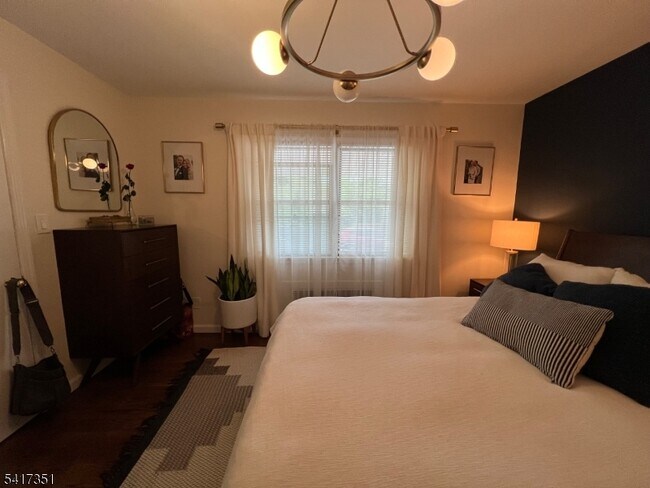 Building Photo - 33 Claremont Ave