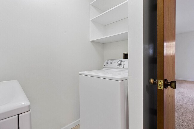 Primary Photo - very nice 2 bedroom home