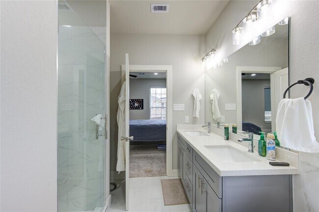 Building Photo - 14514 Sanour Dr