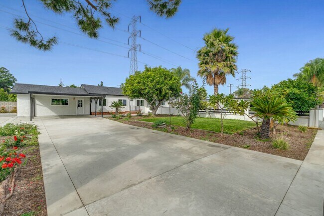 Building Photo - 9952 La Docena Ln