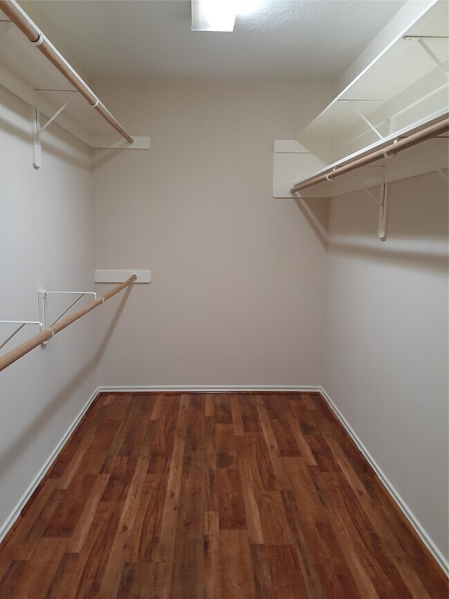 Building Photo - 16914 Great Oaks Glen Dr