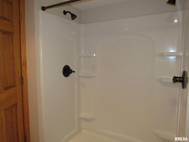 Building Photo - 233 Manor Dr