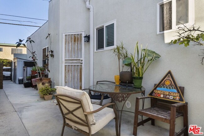 Building Photo - 120 Driftwood St