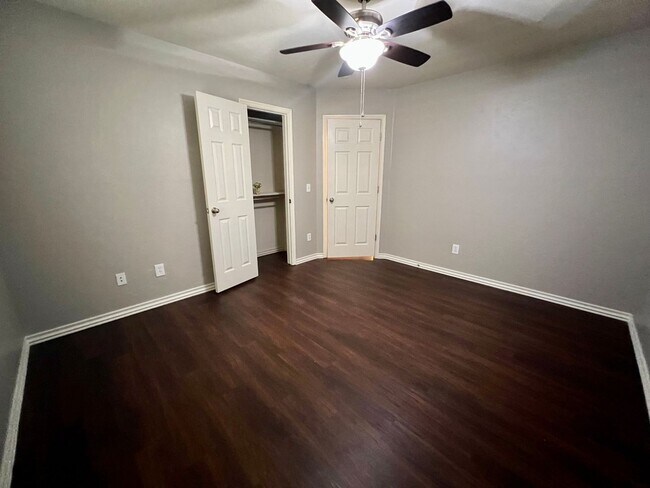 Building Photo - Wonderful Rental Home in Sycamore Creek!
