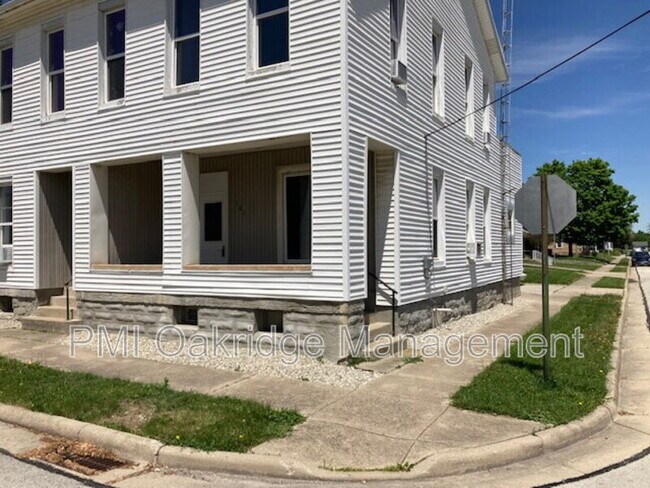 Building Photo - 104 W 1st St