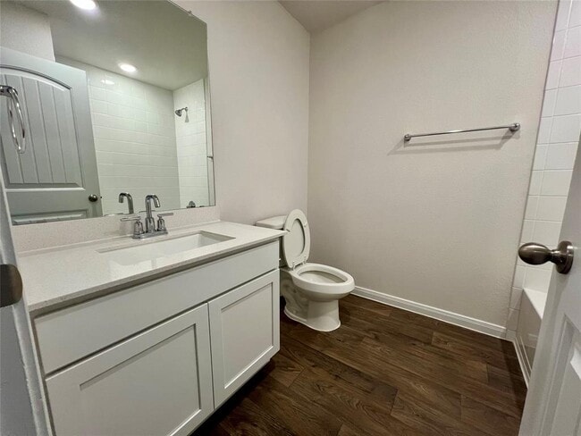 Building Photo - 211 Addison Pl