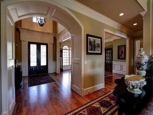 Building Photo - 502 Rivercliff Trce