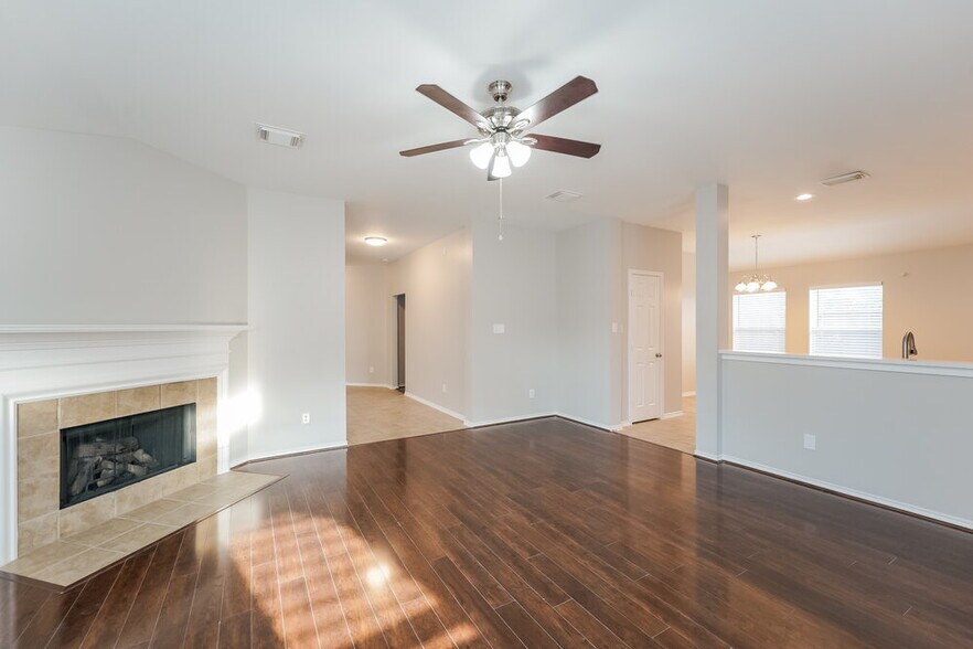 Building Photo - 3830 Lake Ballinger Ln