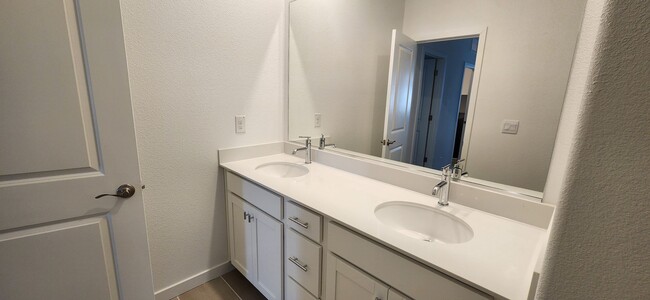 Building Photo - Brand New 4 Bedroom 3 Bathroom Home in Elk...