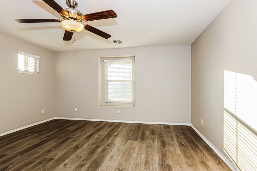 Building Photo - 10024 W Kingman St