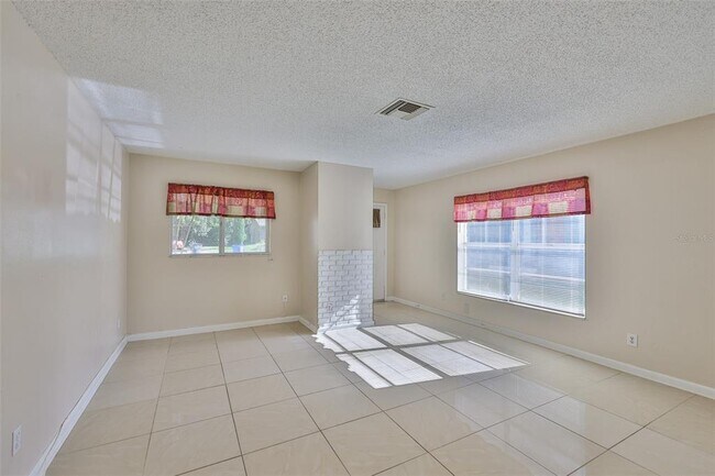 Building Photo - 11507 Valencia Dr