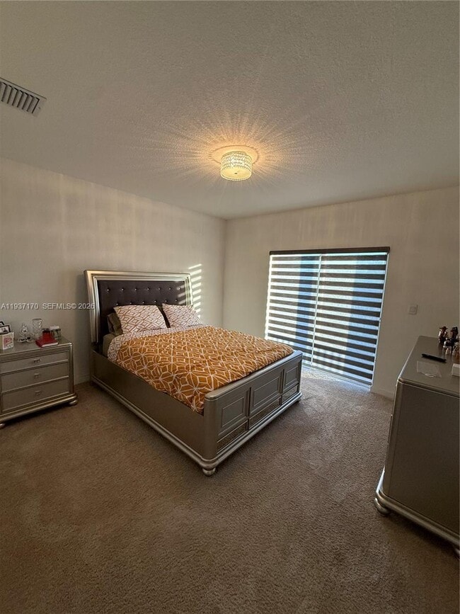 Building Photo - 818 SE 19th St