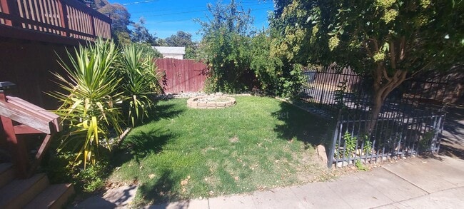Building Photo - Central Roseville, 1 Bed, 1 Ba, Wall Air, ...