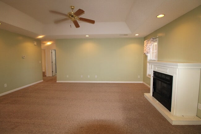 Building Photo - 305 Trillium Ln