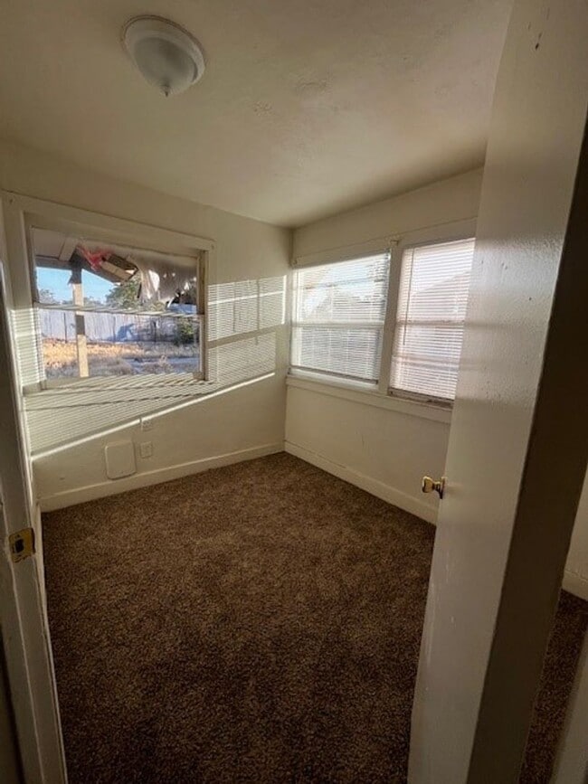 Building Photo - 2416 Center St