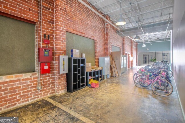 Building Photo - 174 Chester Ave SE