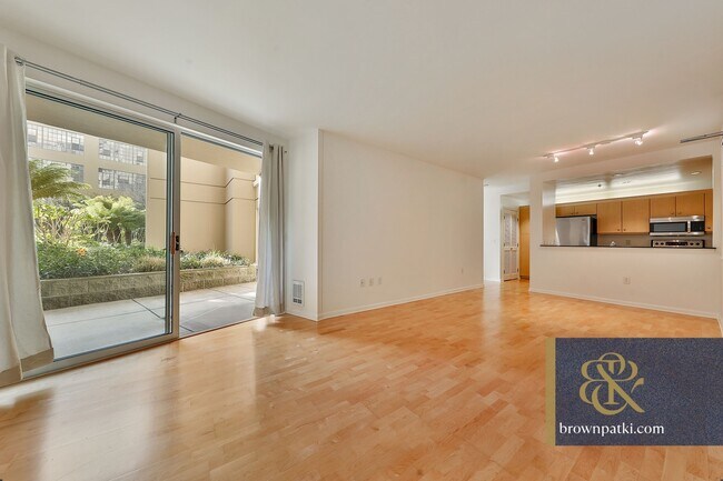 Building Photo - 140 S Van Ness Ave