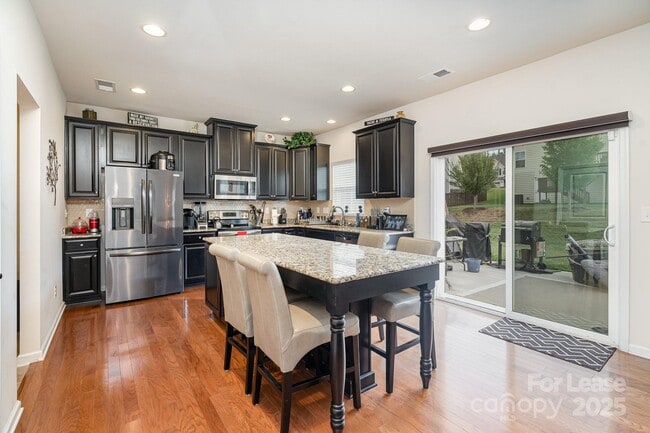 Building Photo - 3531 Ettrick Pl