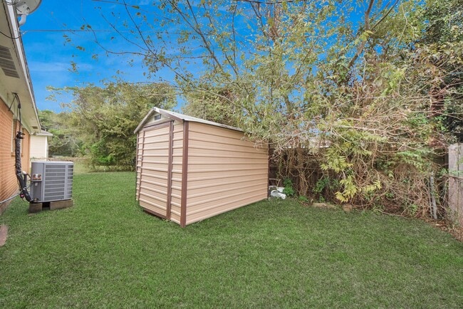 Building Photo - 6214 Diamond Ct