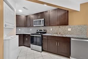 Building Photo - 658 Royalty Ct