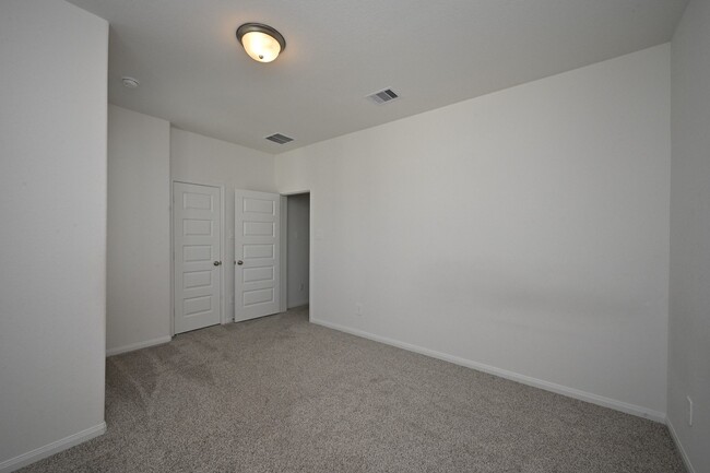 Building Photo - 4112 Farm Holw St