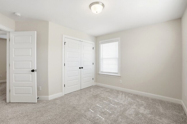Building Photo - Stunning Home with Main-Level Bedroom, Gourmet Kitchen