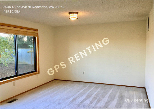 Building Photo - Stunning Light-Filled Home on a 1/3 Acre C...