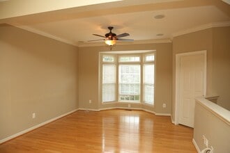 Building Photo - 4 Bedroom Townhouse on Abington Drive