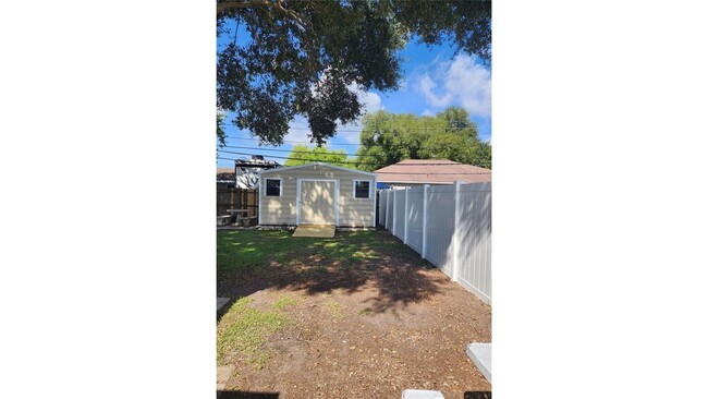 Building Photo - 9632 Groveland St