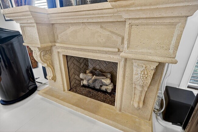 Building Photo - 1880 Grantham Ct