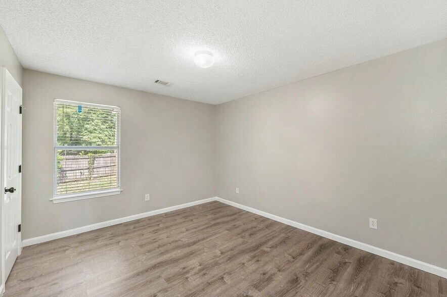 Building Photo - 329 Dahlquist Dr