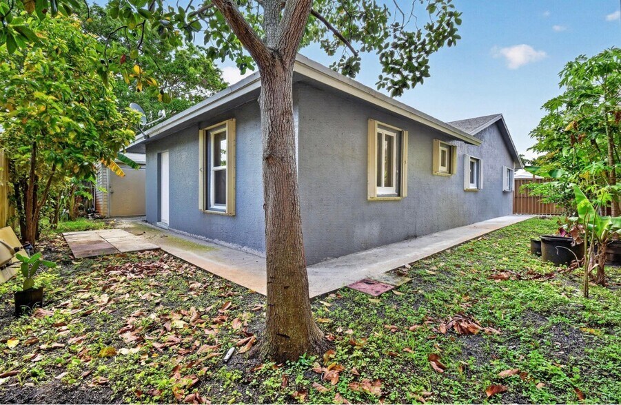 Building Photo - 1615 Shirley Ct
