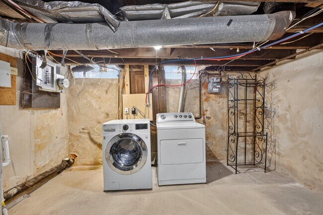 Building Photo - 4051 Ludlow St