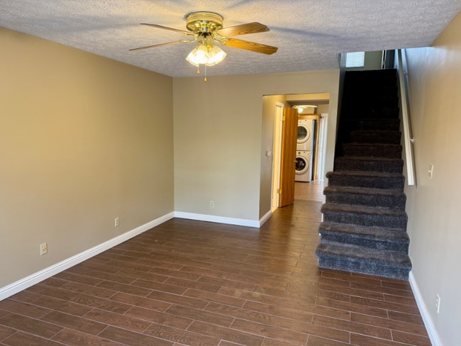 Building Photo - 1616 Spring Valley Dr