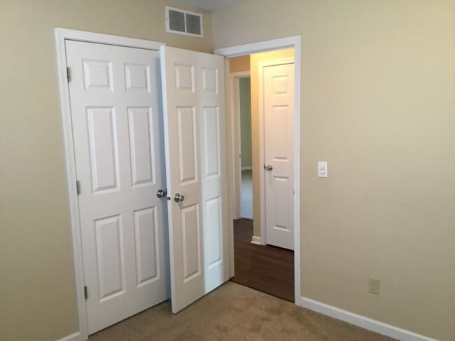 Building Photo - 6328 Sunnybrook Ln