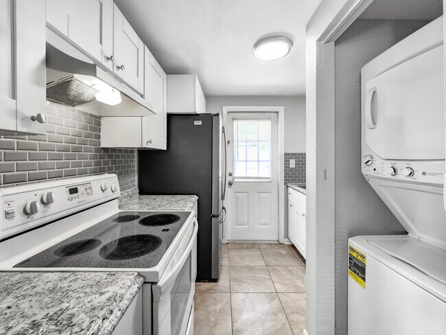 Building Photo - 4 Bedroom Home in Clearwater, FL