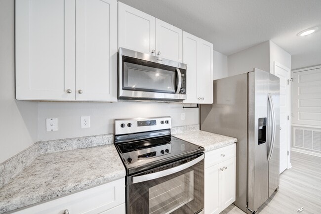 Building Photo - 5028 Rivergrass Dr