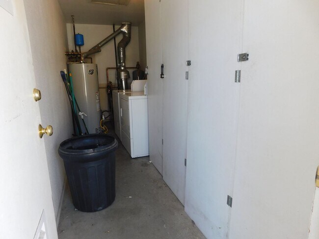 Building Photo - 3292 Lombardy Ln