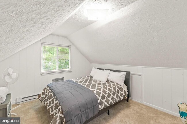 Building Photo - 1249 Lakeview Dr