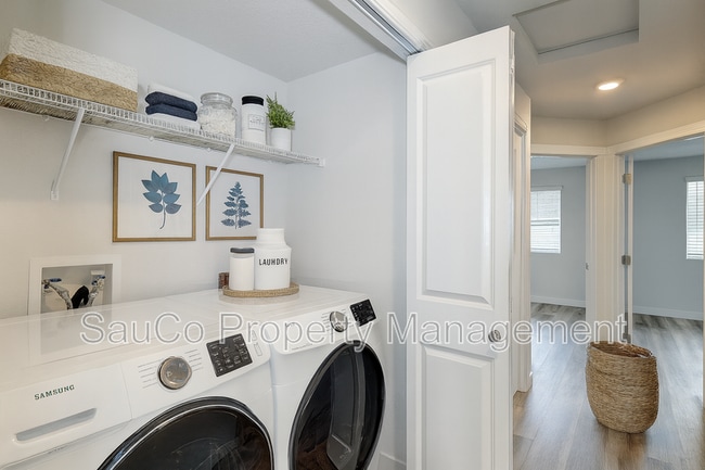 Building Photo - 2564 Hawthorne St