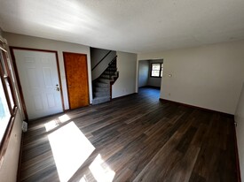Building Photo - 1330 Delta Dr