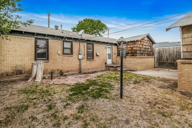 Building Photo - 3609 S Travis St