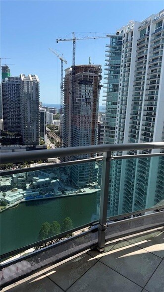 Building Photo - 350 S Miami Ave