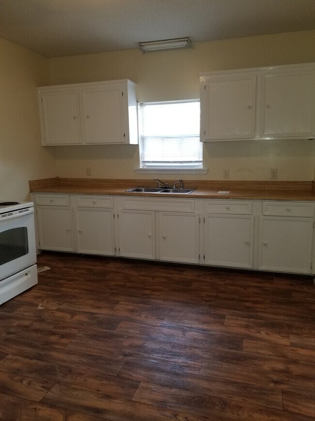 Building Photo - East Park Ave, Enterprise, AL