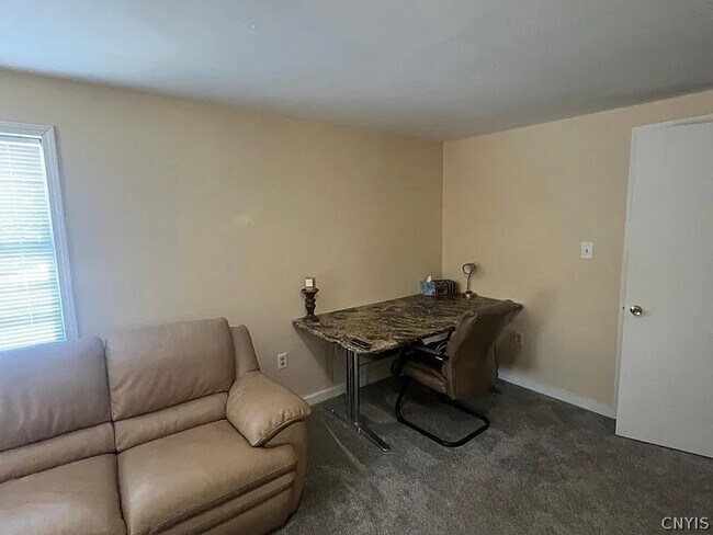 Building Photo - 6049 S Bay Rd